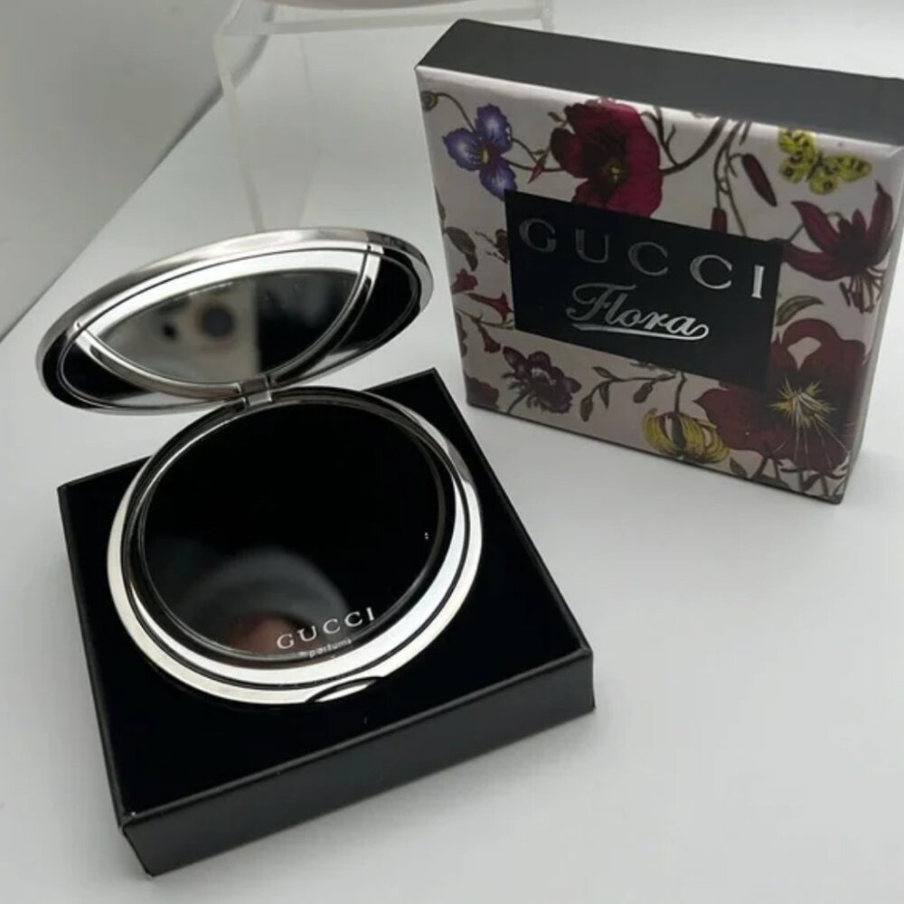 NIB Gucci Mirror with Box Silver Flowers Embossed Gucci Flora - Picture 8 of 10